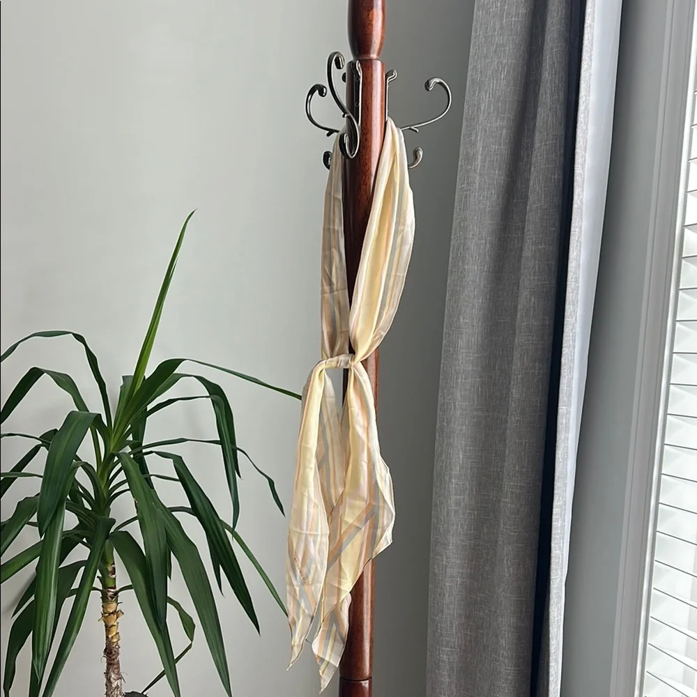 Liz Claiborne elegant scarf